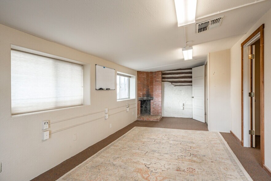 More Photos Of 815 S Dunivin Ln, Dewey Office For Sale