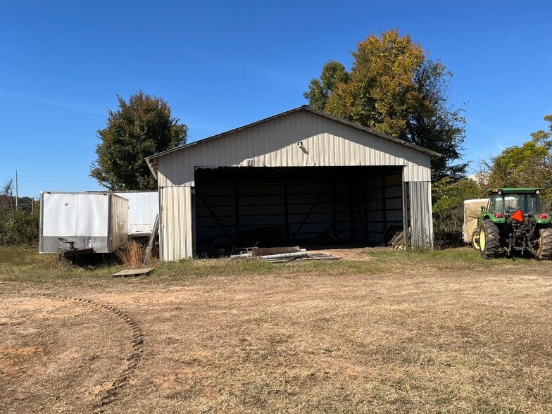 More Photos Of 4200 Maysville Rd, Commerce Light Distribution For Lease