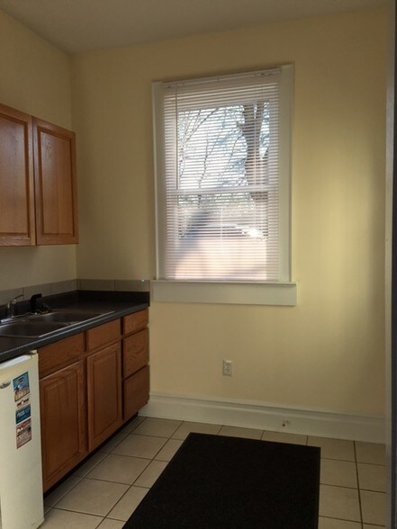 More Photos Of 1821 Cumberland Ave, Charlotte Medical For Lease