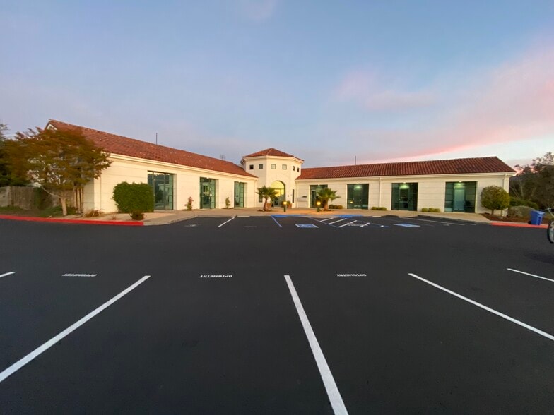 More Photos Of 4 Harris Ct, Monterey Medical For Lease