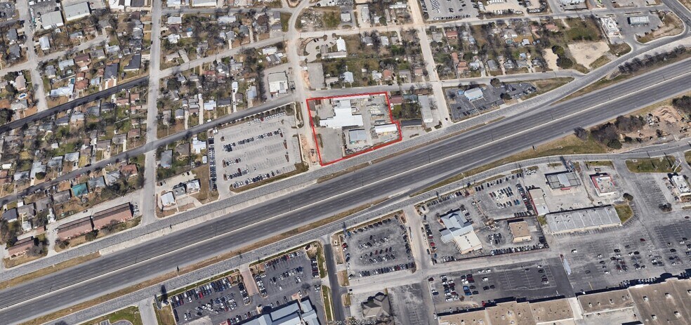 More Photos Of 1445 McQueeney Rd, New Braunfels General Retail For Lease