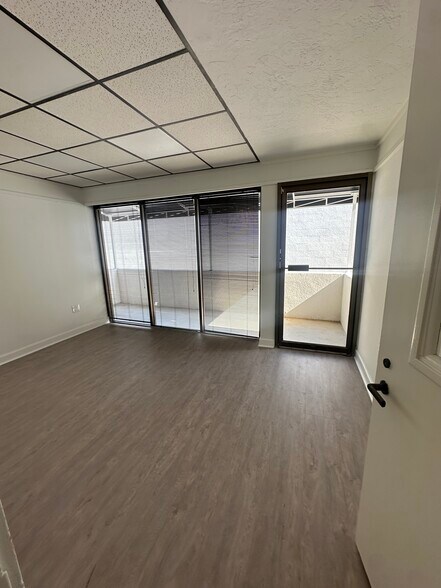 More Photos Of 2155 Main St, Sarasota Medical For Lease