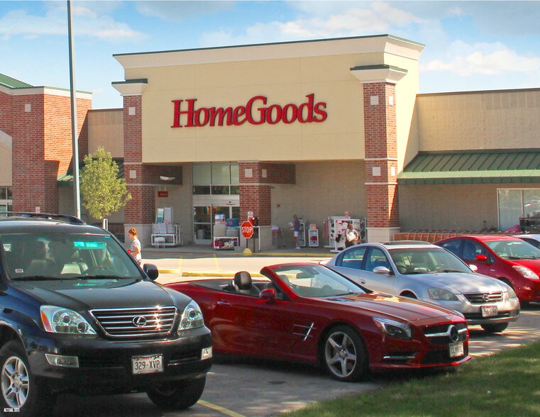 More Photos Of 200 N Edwards Blvd, Lake Geneva Storefront For Sale