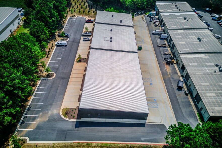 More Photos Of 5915 Steeplechase Blvd, Cumming Warehouse For Lease