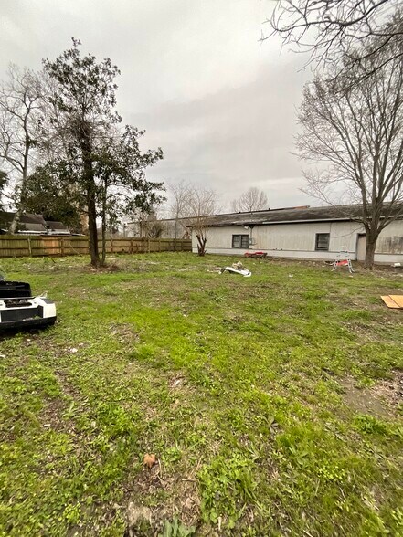 More Photos Of 609 Oak St, La Marque Warehouse For Sale