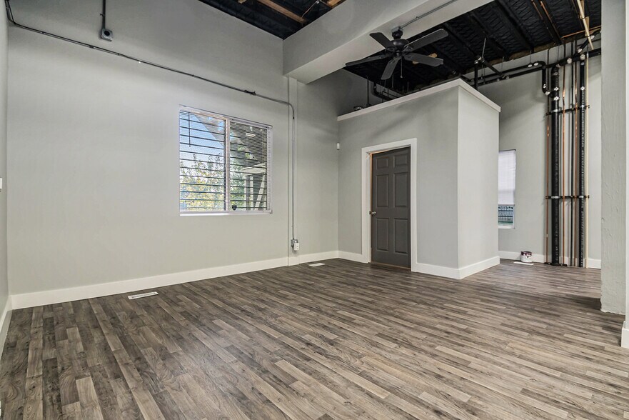 More Photos Of 2601 N 45th St, Omaha Office Residential For Lease