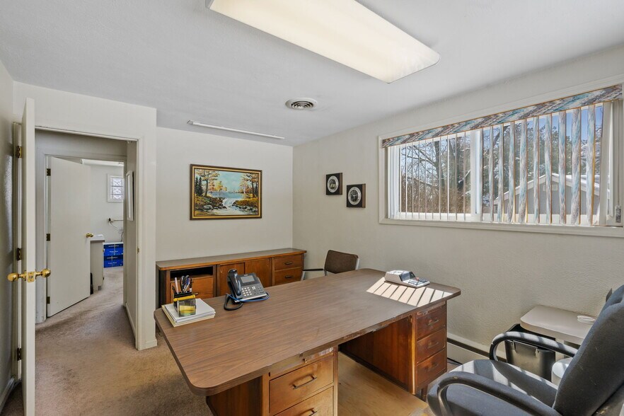 More Photos Of 235 Saratoga Rd, Schenectady Office For Sale
