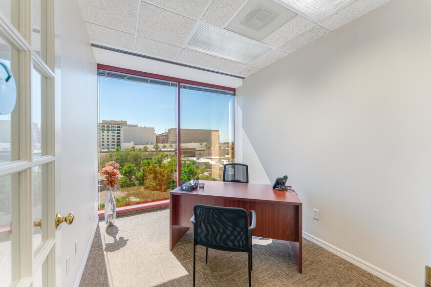 More Photos Of 2033 Main St, Sarasota Office For Lease