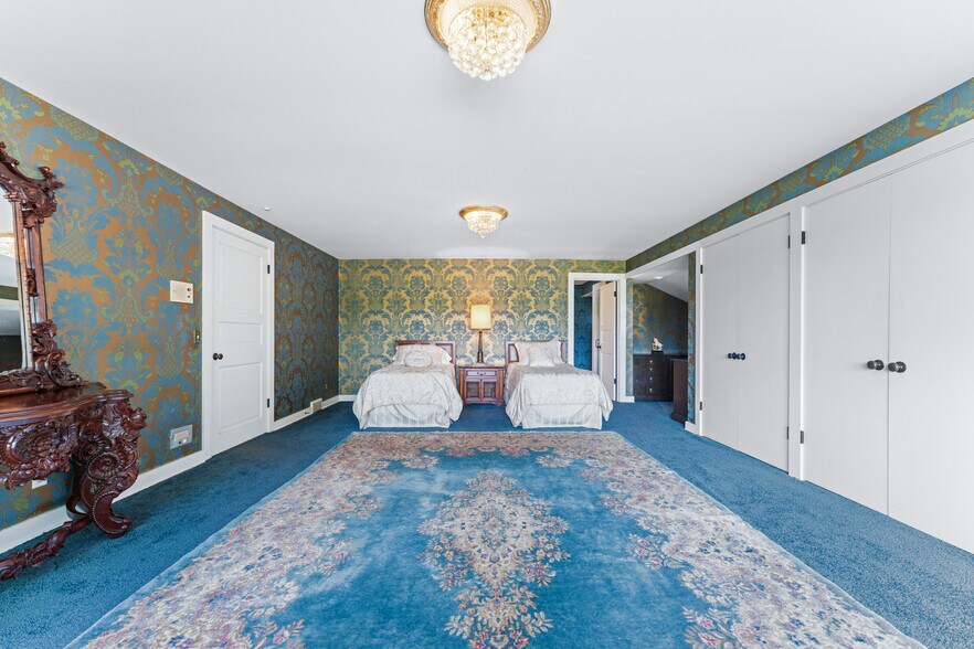 More Photos Of 550 Warner rd, Vienna Specialty For Sale