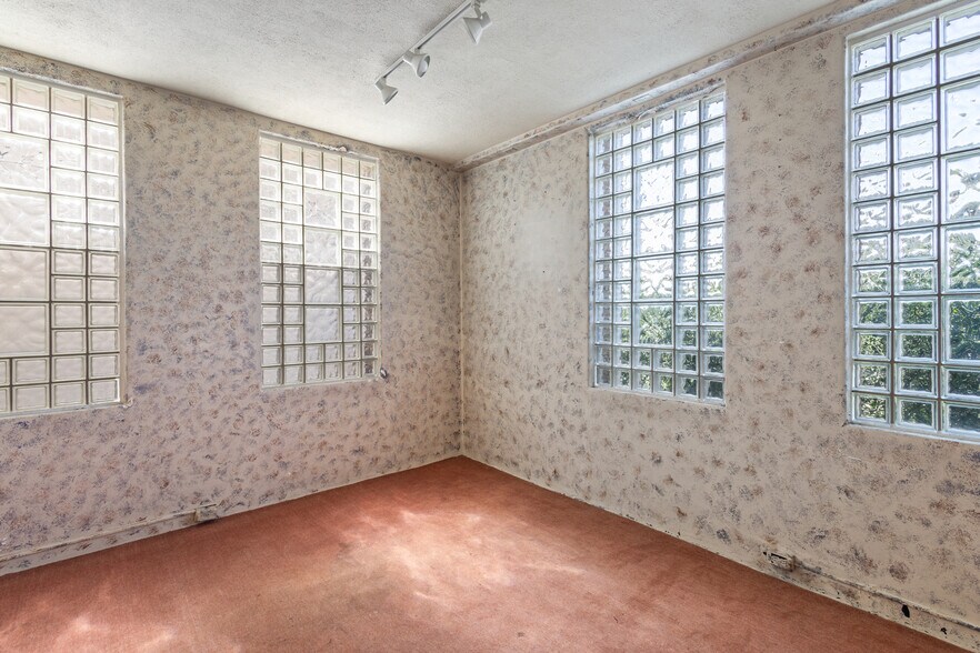 More Photos Of 412 Harrison St, Kalamazoo Freestanding For Lease