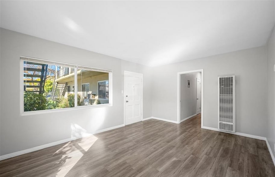 More Photos Of 198 W Elmwood Ave, Burbank Apartments For Sale
