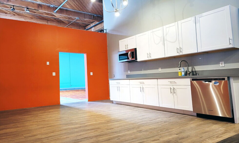 More Photos Of 5811-5833 6th Ave S, Seattle Flex For Lease