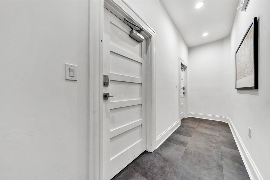 More Photos Of 109 Campbell Ave SW, Roanoke Apartments For Sale