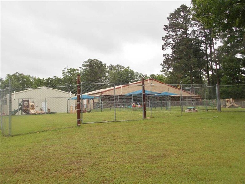 More Photos Of 702 S Peachtree St, Jasper Daycare Center For Lease
