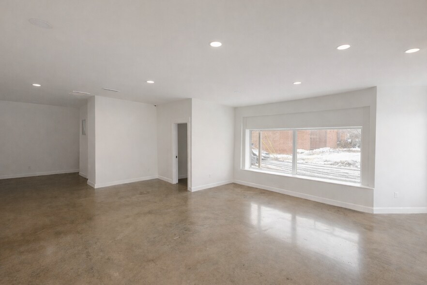 More Photos Of 328 Tellico St, Madisonville Office For Sale