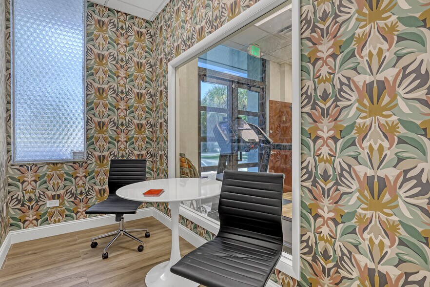 More Photos Of 2701 W Okeechobee Blvd, West Palm Beach Office For Sale