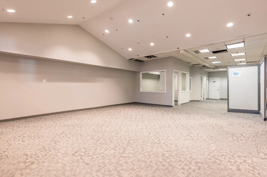 More Photos Of 531-545 Main St, Worcester Office For Sale