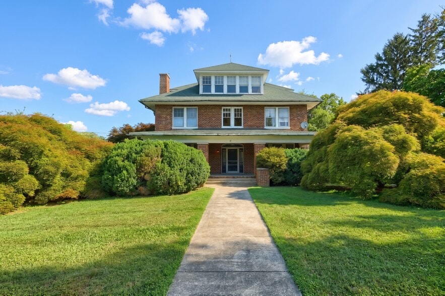 More Photos Of 41 W Main St, Fawn Grove Flex For Sale