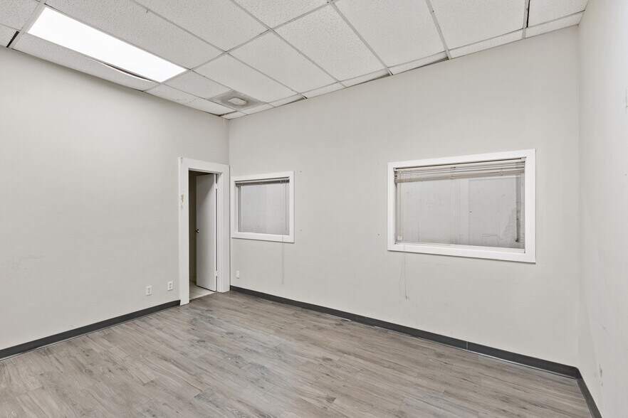 More Photos Of 3109 Garden Brook Dr, Farmers Branch Warehouse For Sale