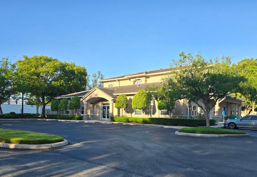 More Photos Of 465 Warren Ave, Longwood Office For Lease