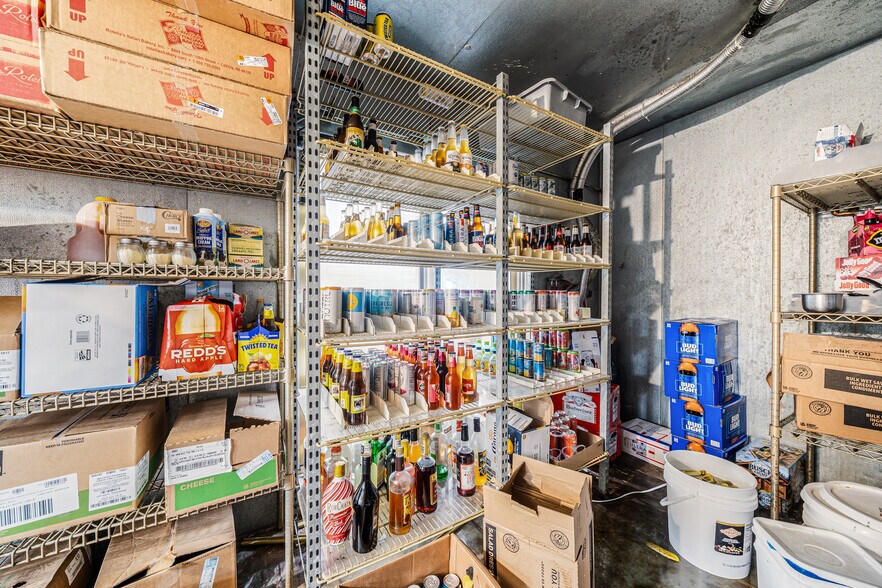 More Photos Of 689 Broadway, Berlin Restaurant For Sale