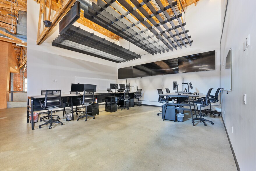 More Photos Of 2223-2229 S Carmelina Ave, Los Angeles Loft Creative Space For Lease