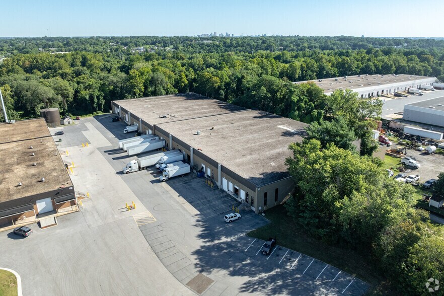 More Photos Of 821 Oregon Ave, Linthicum Warehouse For Lease