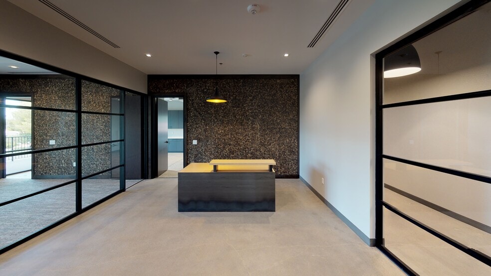 More Photos Of 7300 N Via Paseo Del Sur, Scottsdale Loft Creative Space For Lease
