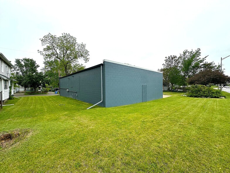 More Photos Of 536 N Beech St, Lansing Self Storage For Sale