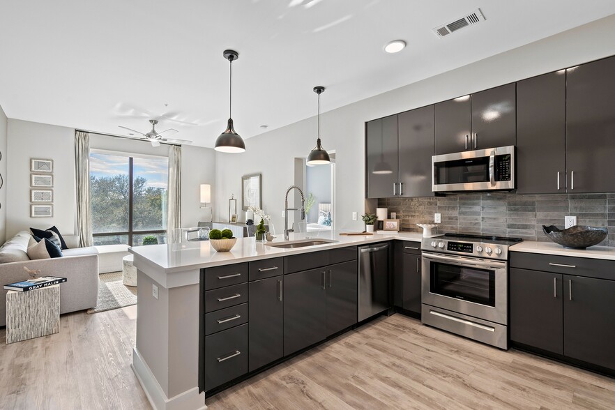 More Photos Of 838 Morrison Dr, Charleston Apartments For Lease