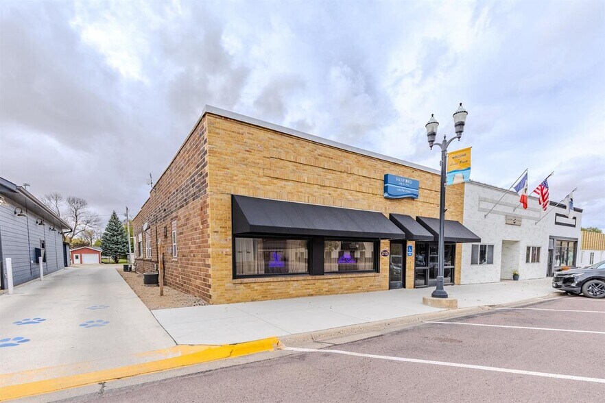 More Photos Of 215 Market St, Lake Park Office For Sale