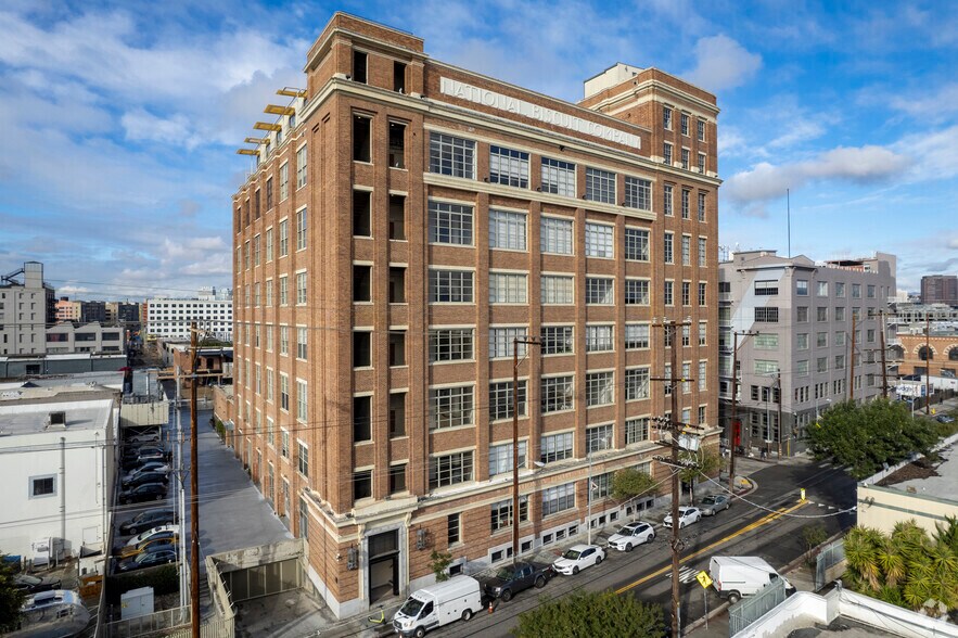Primary Photo Of 1850 Industrial St, Los Angeles Apartments For Lease