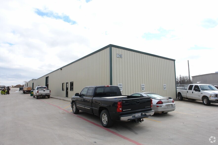 More Photos Of 1748 N Main St, Cleburne Unknown For Lease