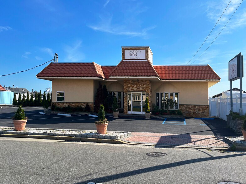 More Photos Of 95 Hudson Ave, Freeport Restaurant For Sale