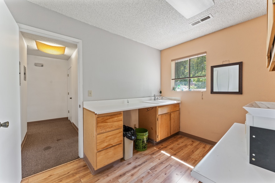 More Photos Of 235 W Pueblo St, Reno Research And Development For Sale
