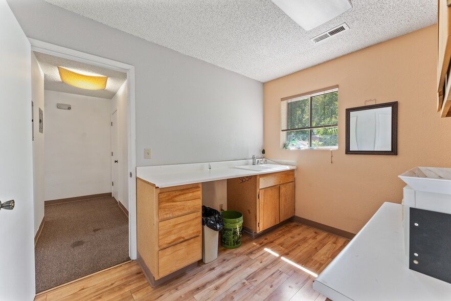 More Photos Of 235 W Pueblo St, Reno Research And Development For Sale