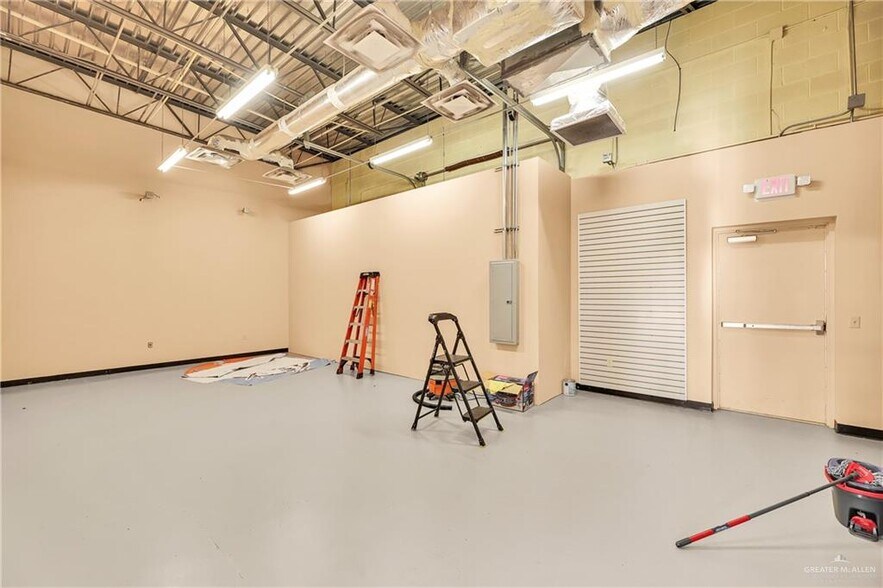 More Photos Of 2507 US Highway 281, Pharr Storefront For Sale