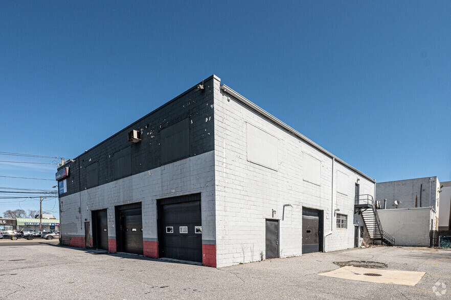 More Photos Of 4010 Hempstead Tpke, Bethpage Auto Repair For Sale