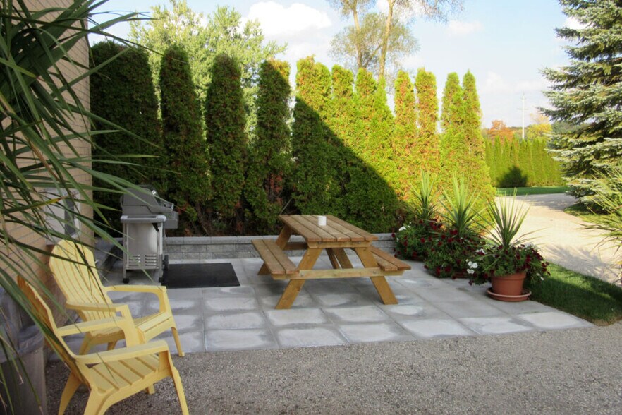 More Photos Of 8500 Road 164, Listowel Hotel For Sale