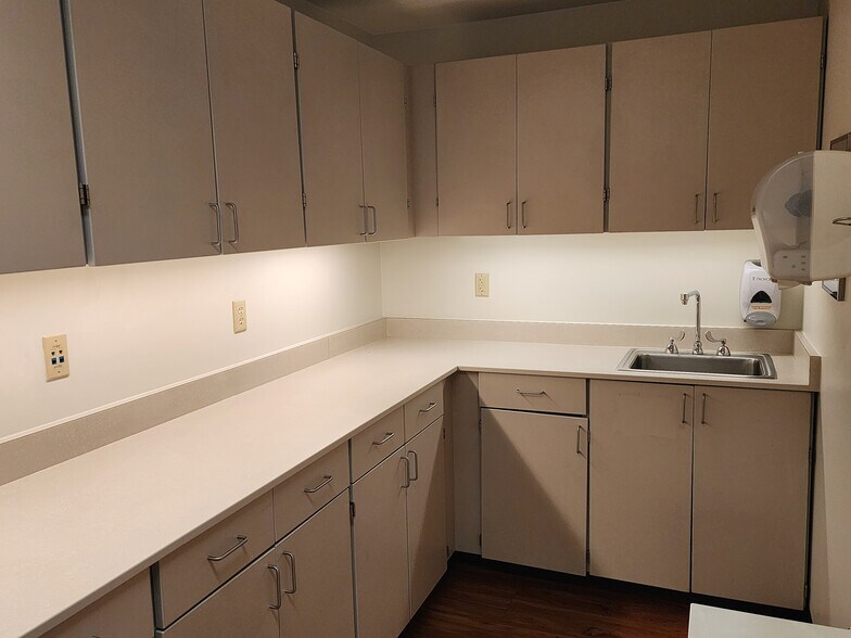 More Photos Of 502 54th Ave E, Fife Office For Lease