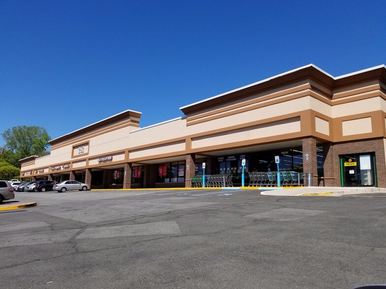 More Photos Of 262 Boston Post Rd, Port Chester Freestanding For Lease