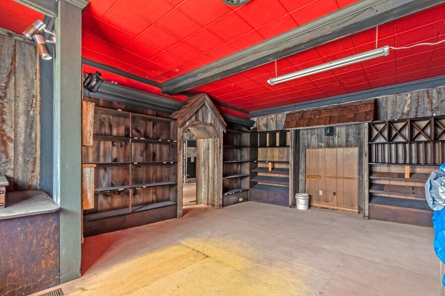 More Photos Of 164 S Main St, Brooklyn Storefront For Lease