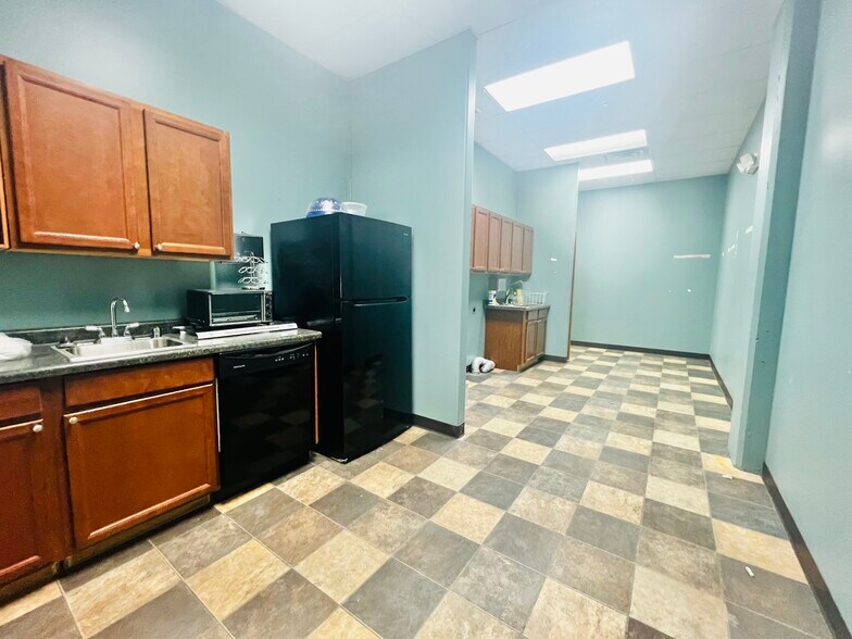 More Photos Of 111 E Burnett St, Beaver Dam Manufacturing For Lease