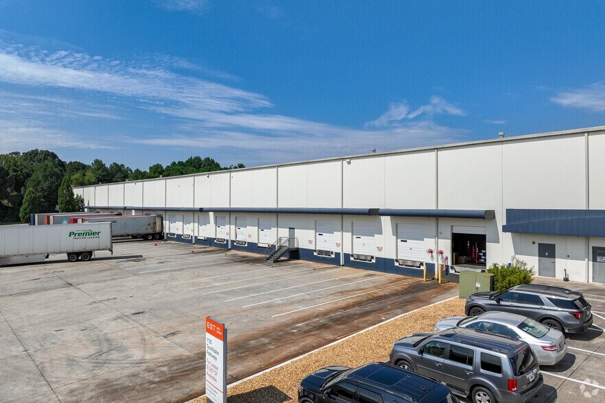 More Photos Of 7135 Southlake Pky, Morrow Warehouse For Lease