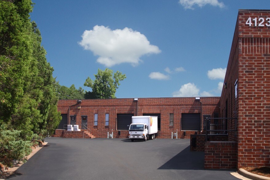 More Photos Of 4123 Rose Lake Dr, Charlotte Flex For Sale