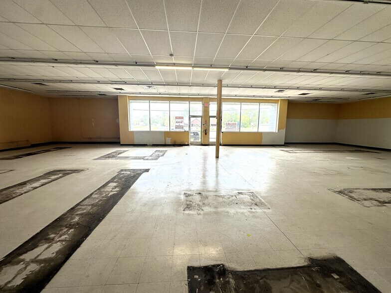 More Photos Of 3851-3859 N Huron Rd, Pinconning Freestanding For Sale
