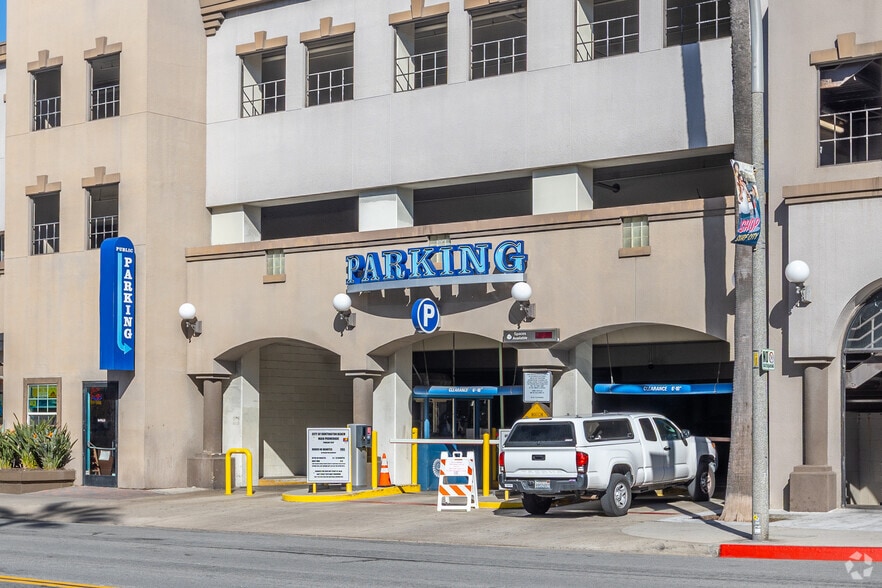 More Photos Of 200 Main St, Huntington Beach Storefront Retail Office For Lease
