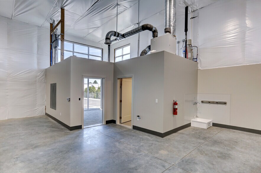 More Photos Of 5807 Thorpe, Spokane Light Distribution For Lease