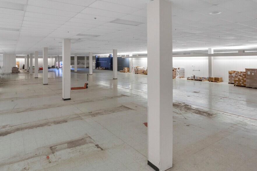 More Photos Of 1701 River Valley Cir S, Lancaster Department Store For Lease
