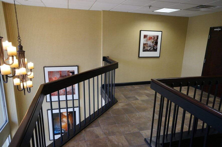 More Photos Of 1275 Wampanoag Trl, East Providence Office For Lease